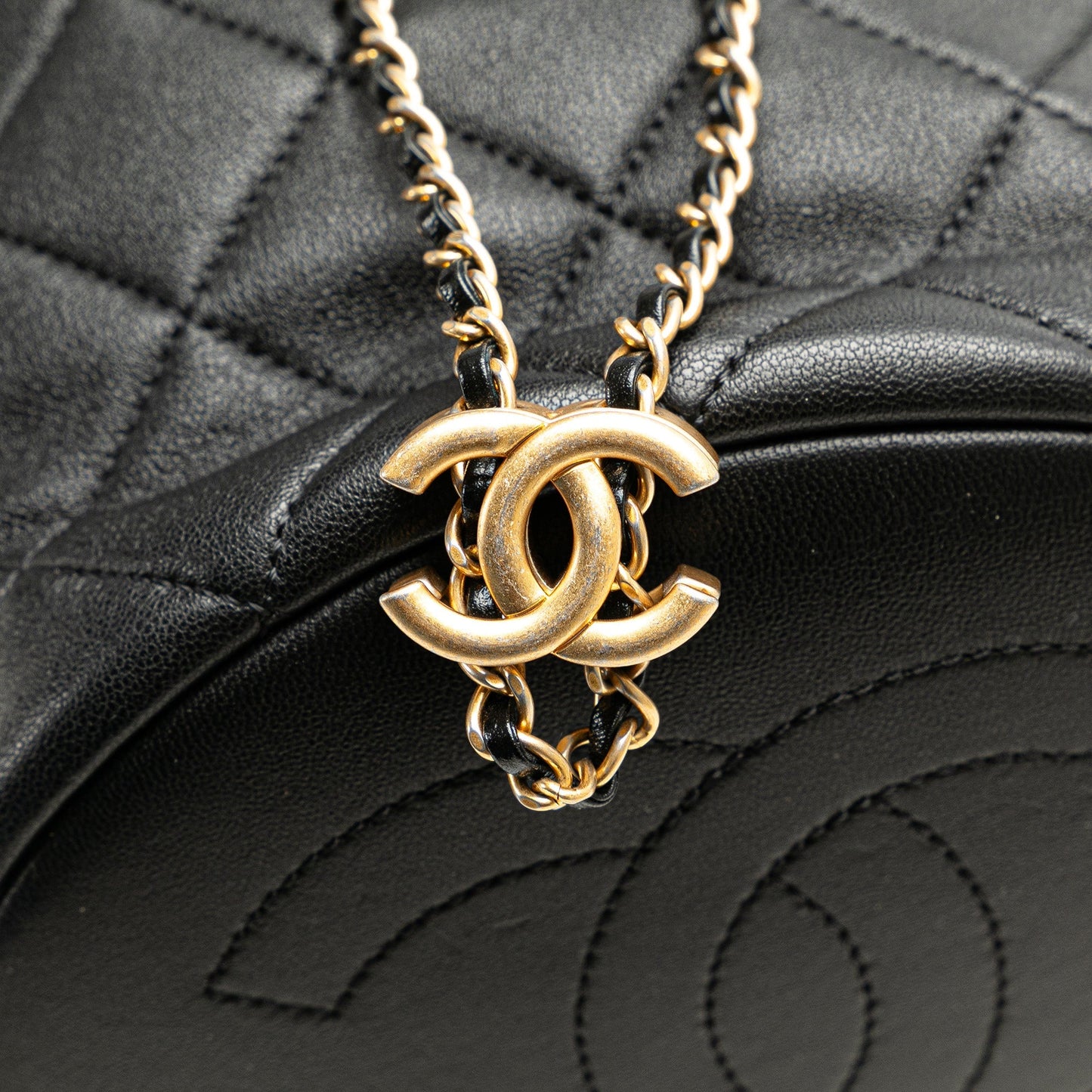 Chanel Quilted Lambskin Pearl Crown Drawstring Bucket Bag Black