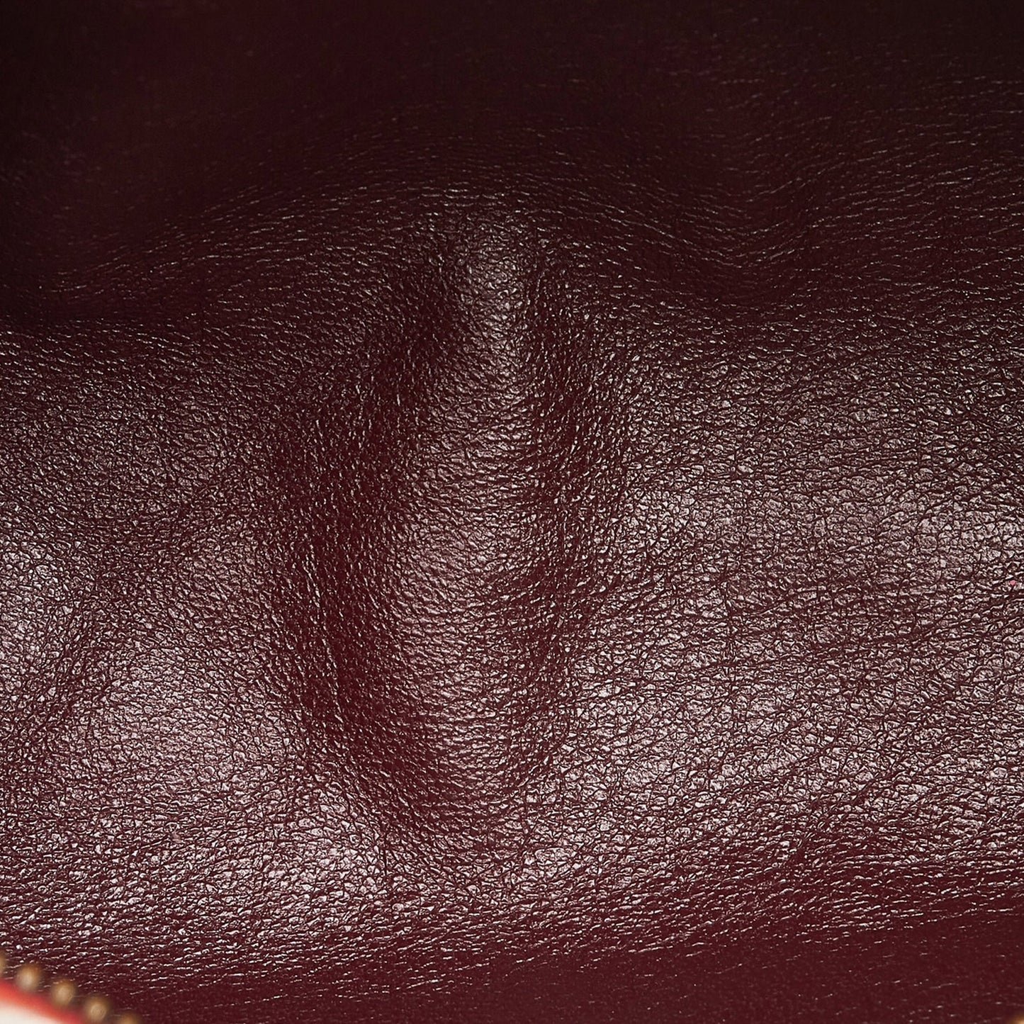 Chanel sac Ã  bandouliÃ¨re rond rouge matelassÃ© Ã  franges et pompons