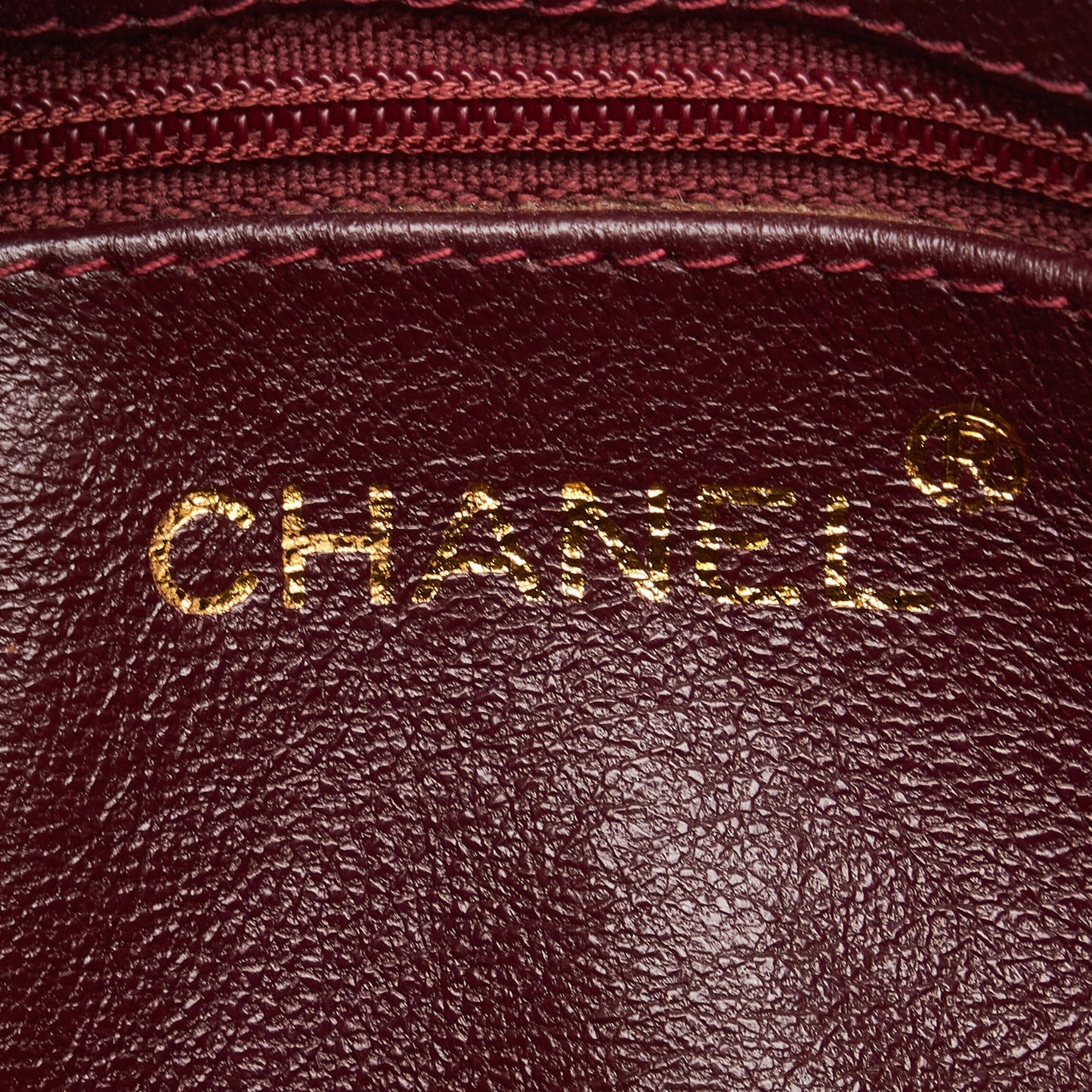 Chanel sac Ã  bandouliÃ¨re rond rouge matelassÃ© Ã  franges et pompons