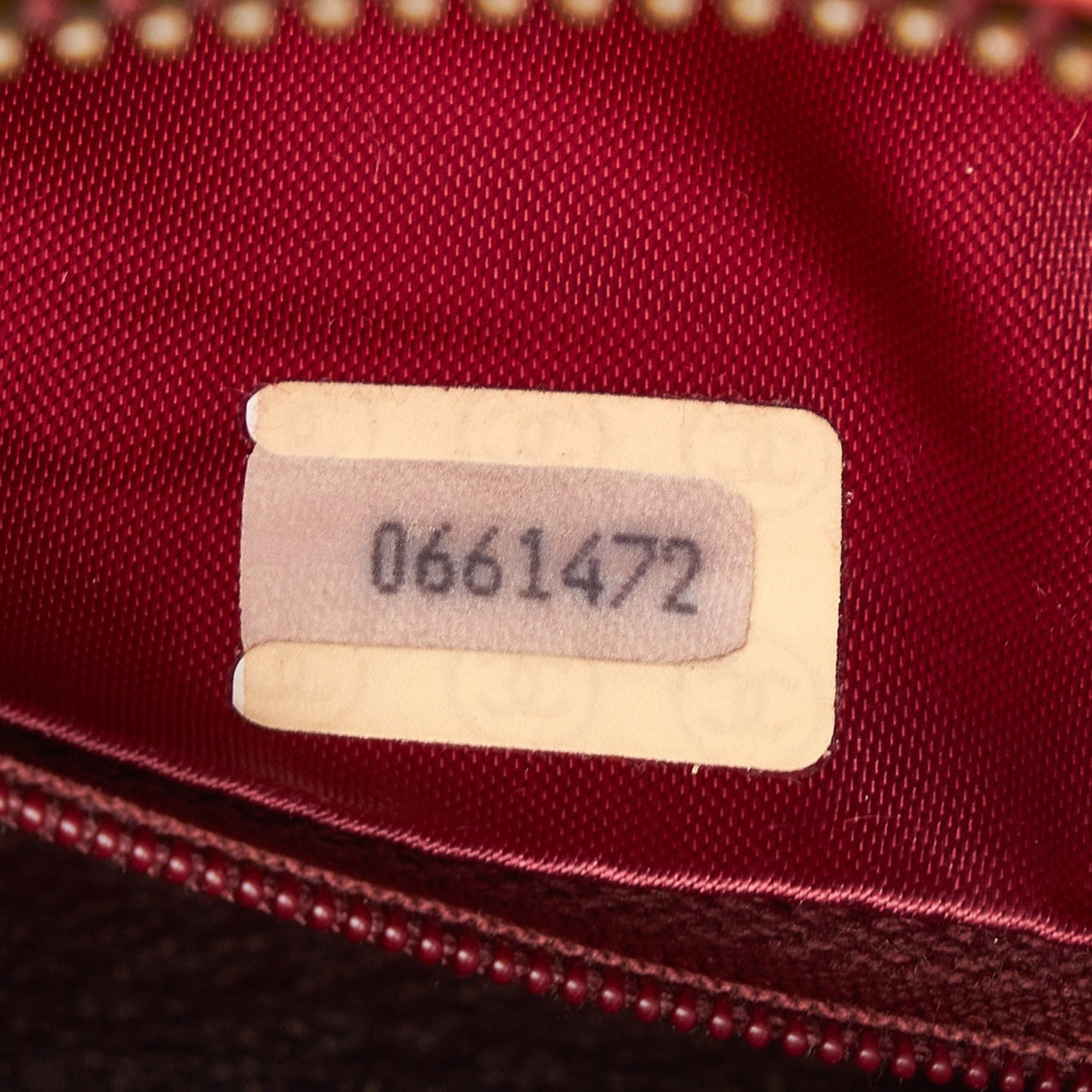 Chanel sac Ã  bandouliÃ¨re rond rouge matelassÃ© Ã  franges et pompons