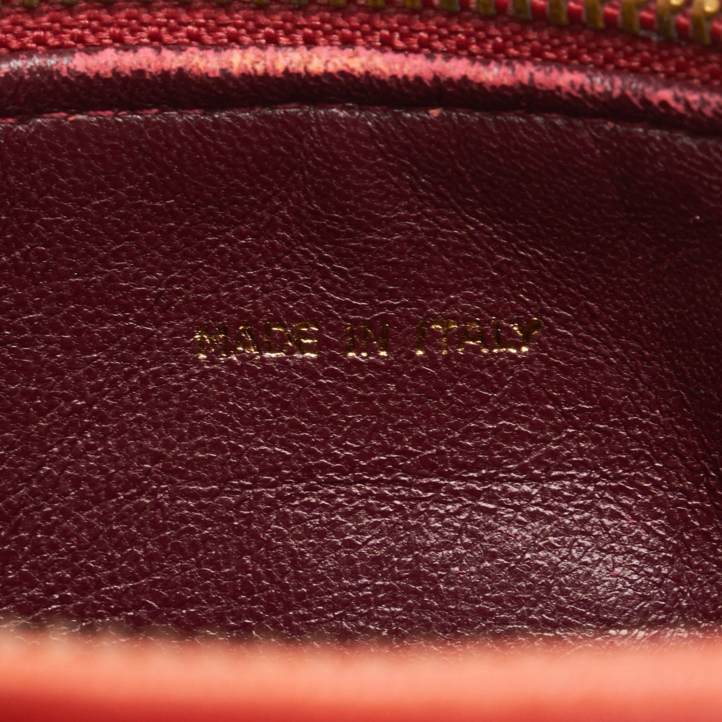 Chanel sac Ã  bandouliÃ¨re rond rouge matelassÃ© Ã  franges et pompons