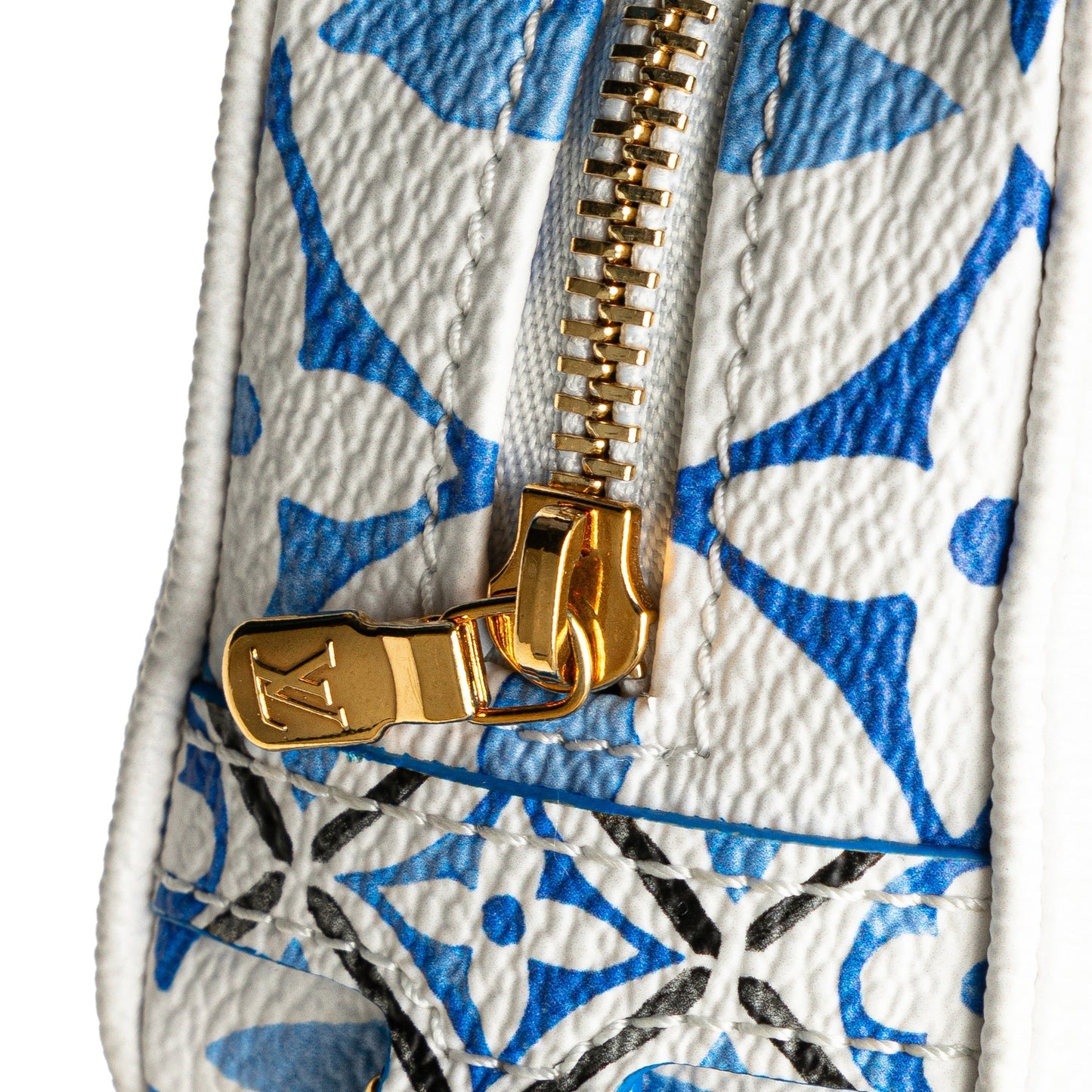 Louis Vuitton Monogram Giant By The Pool Wapity Case White
