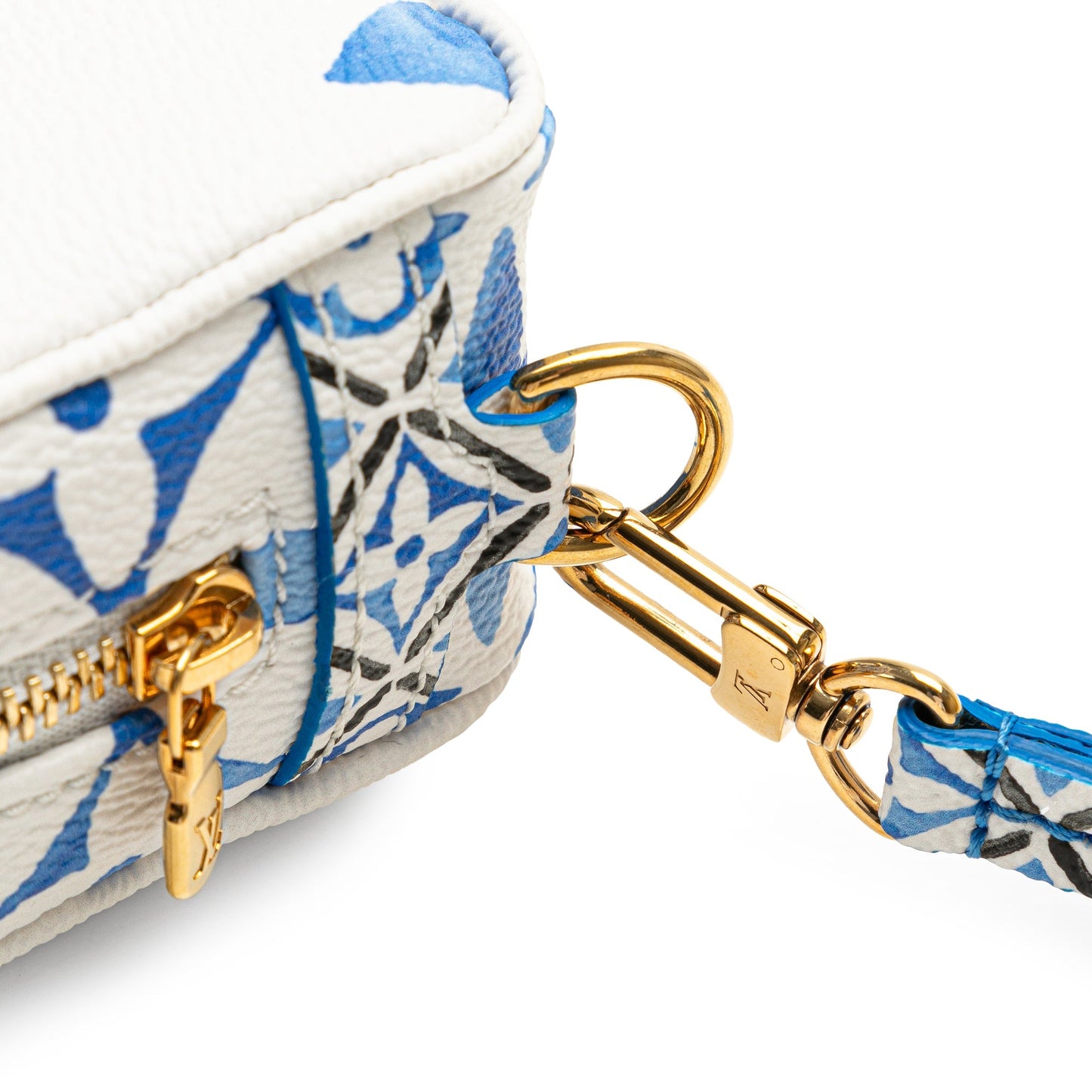 Louis Vuitton Monogram Giant By The Pool Wapity Case White