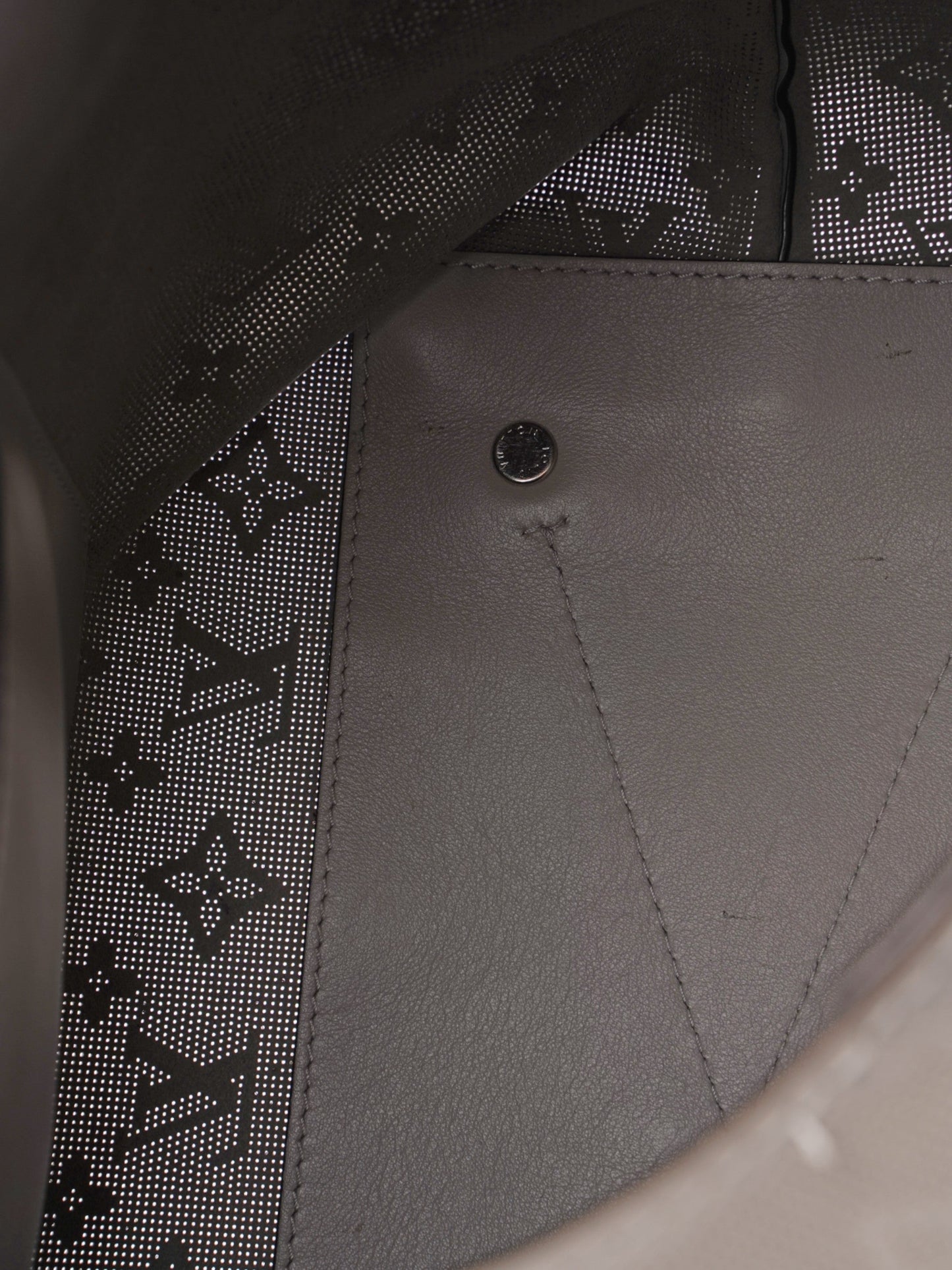 Louis Vuitton Carmel Hobo Grey Leather