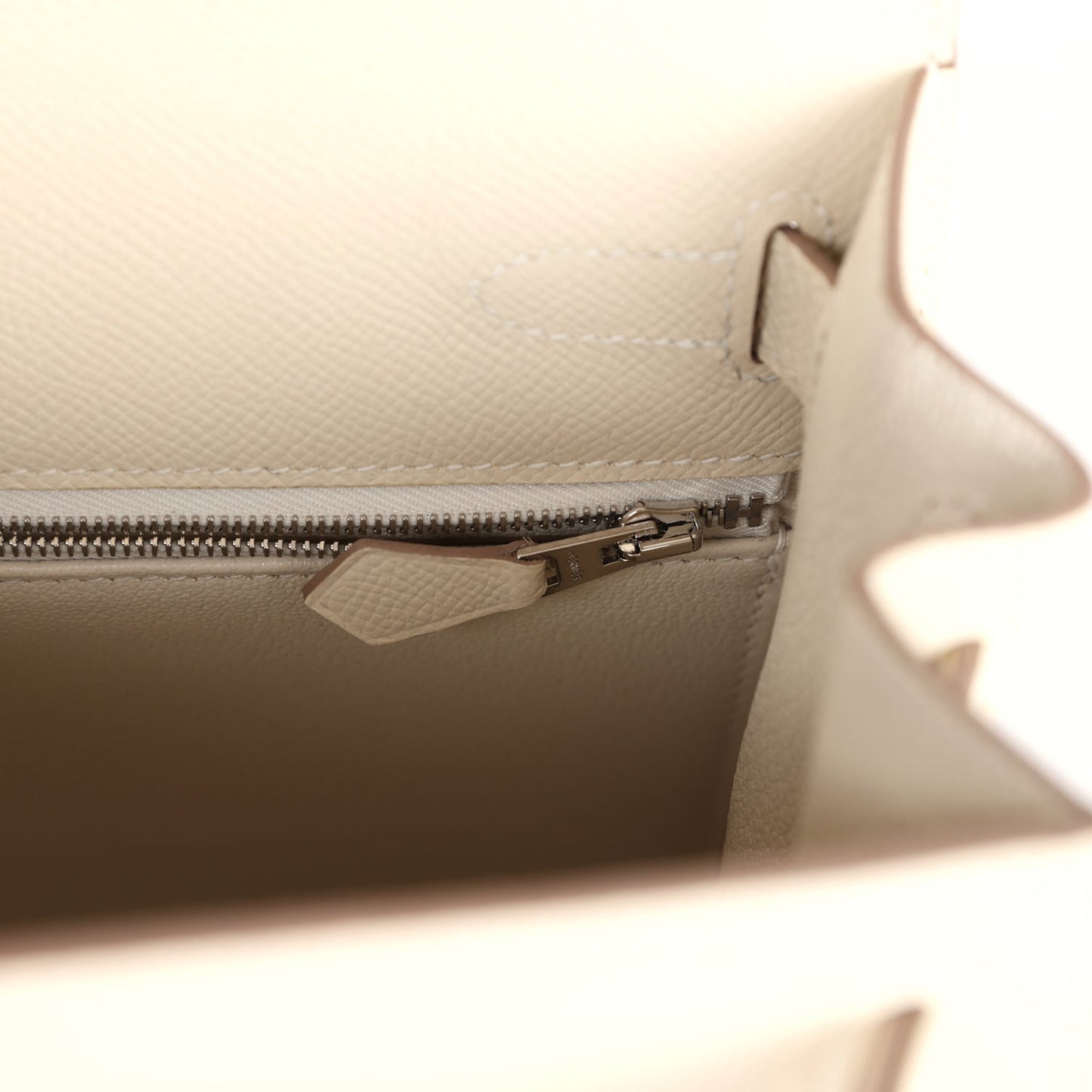 Hermes Kelly Sellier 28 Craie Epsom Palladium Hardware