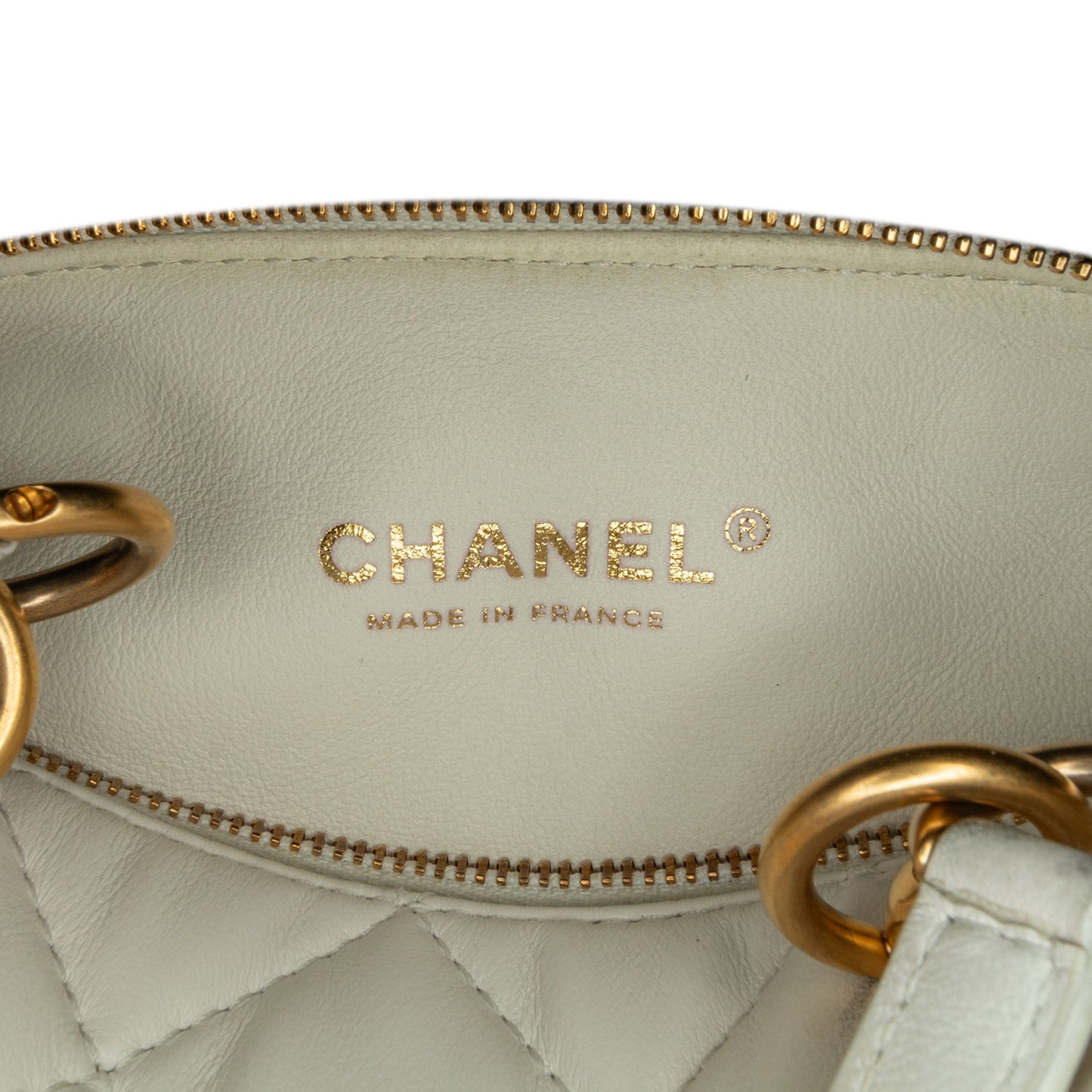 Chanel MÃ©tiers d'Art CC Quilted Lambskin Box with Top Handle Bag White
