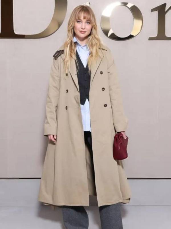 Paris fashion Week Jennifer Lawrence Beige Coat