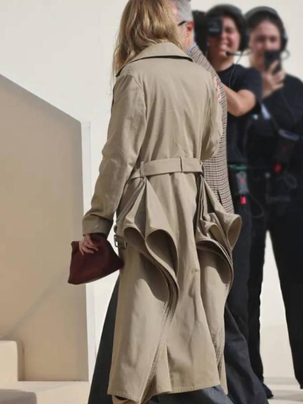 Paris fashion Week Jennifer Lawrence Beige Coat