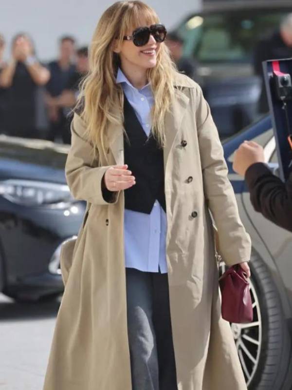 Paris fashion Week Jennifer Lawrence Beige Coat