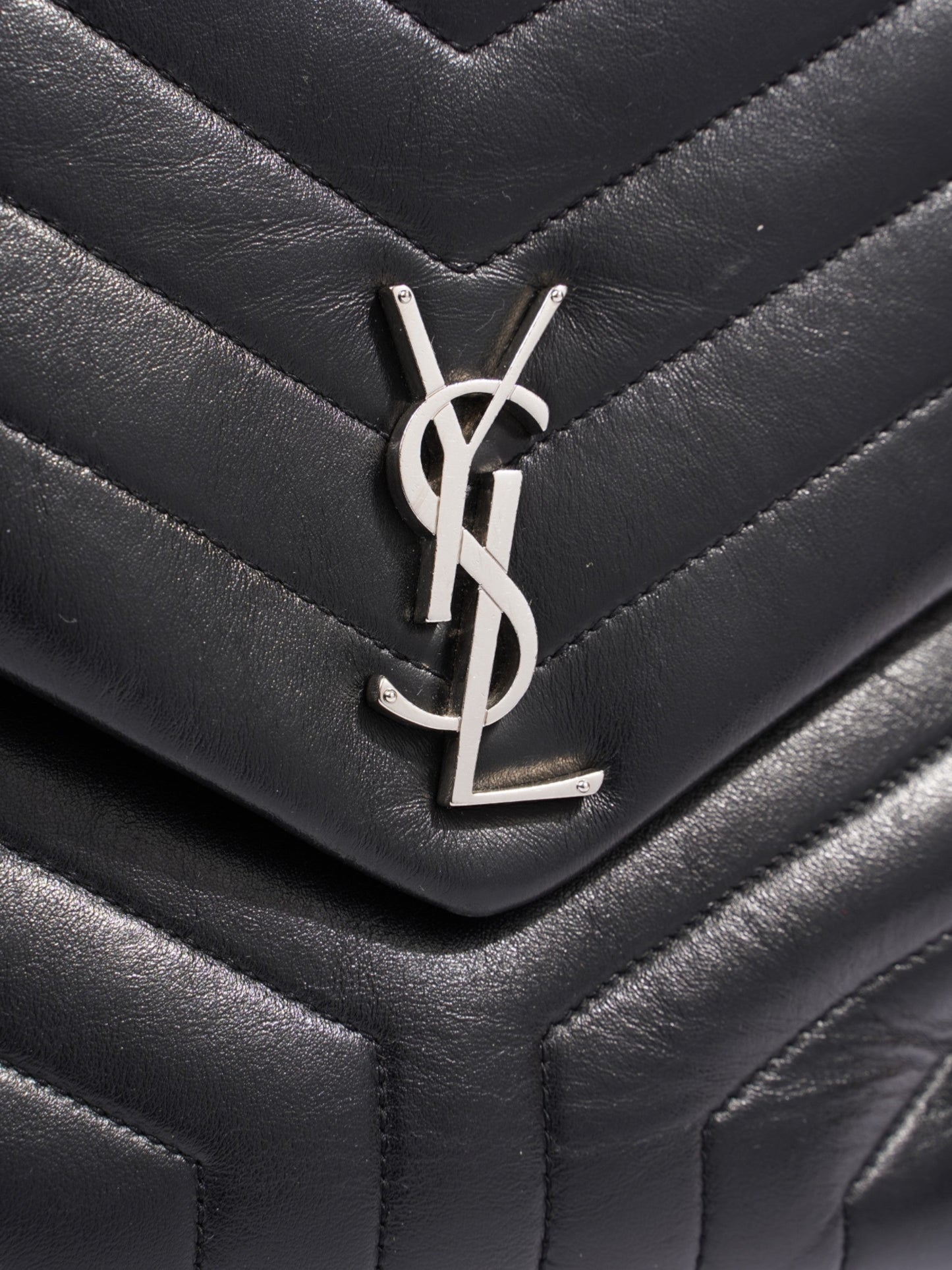 Saint Laurent Loulou Black Leather Large