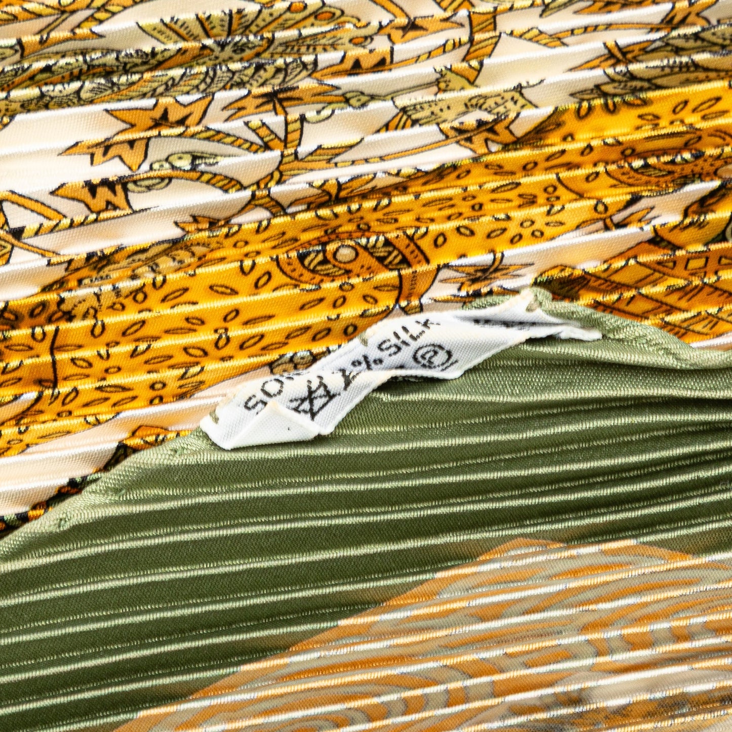 Sattars Les Legendes de L Arbre Pleated Silk Scarf Green