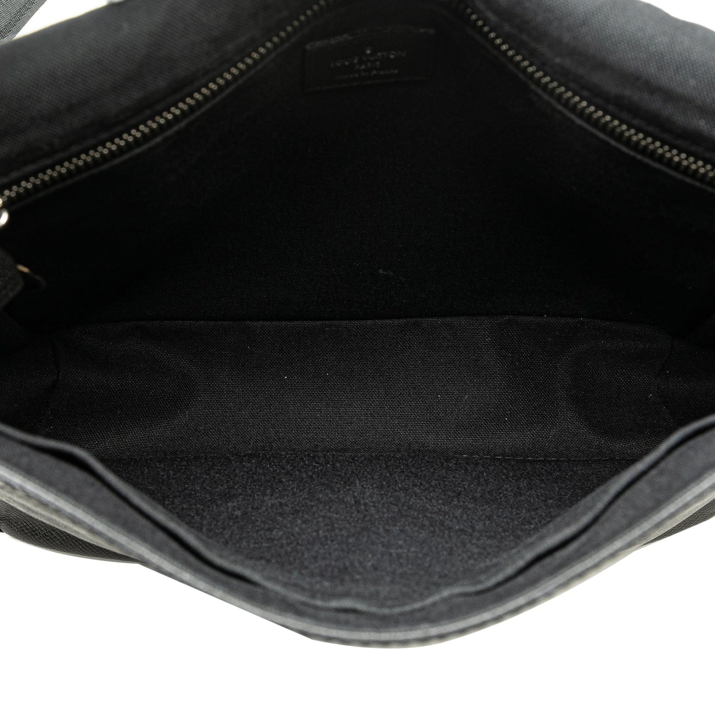Louis Vuitton Taiga Roman PM Black