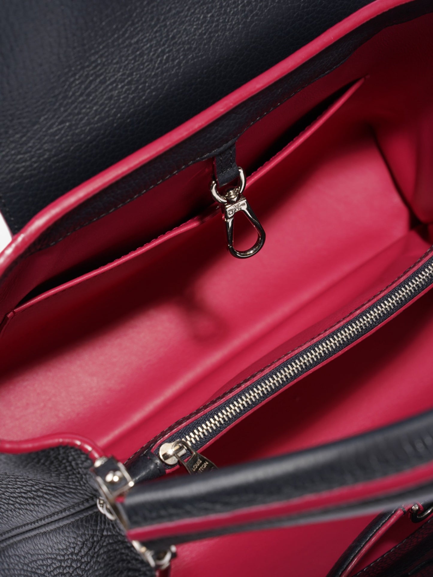 Louis Vuitton Capucines Navy Blue / Fuschia Taurillon Leather MM