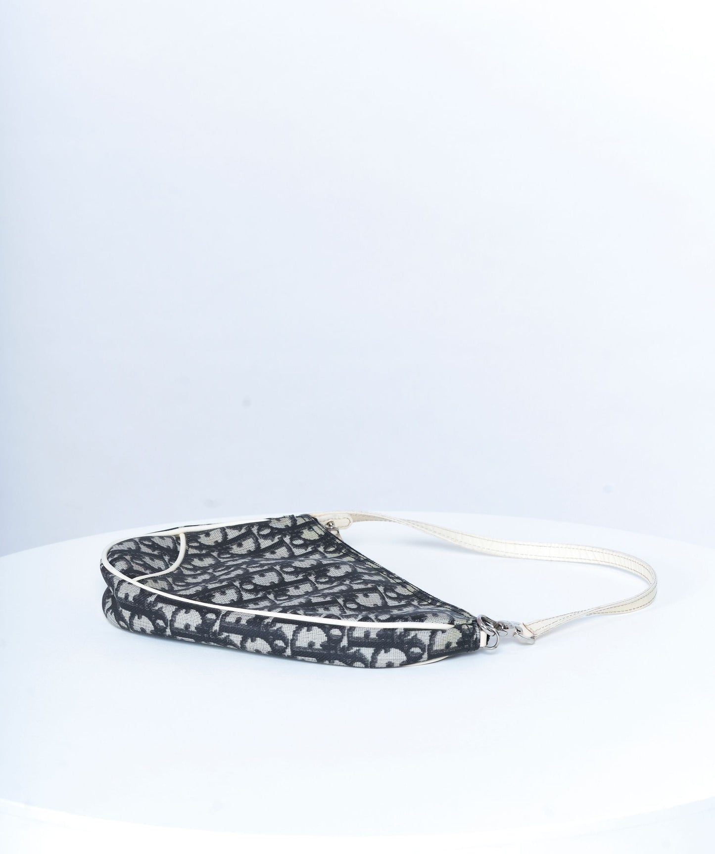 Chrisitian Dior saddle pochette MW1968