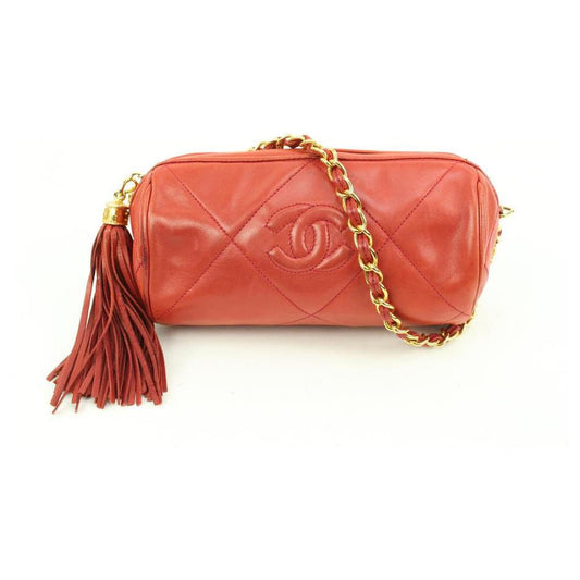 Chanel sac Ã  bandouliÃ¨re rond rouge matelassÃ© Ã  franges et pompons